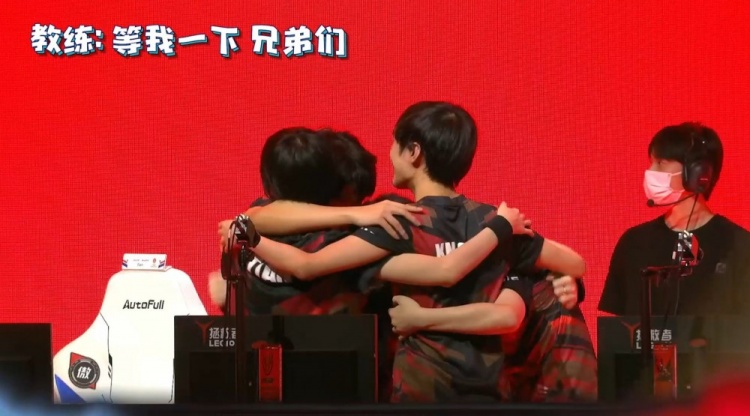 一个充满 一个充满