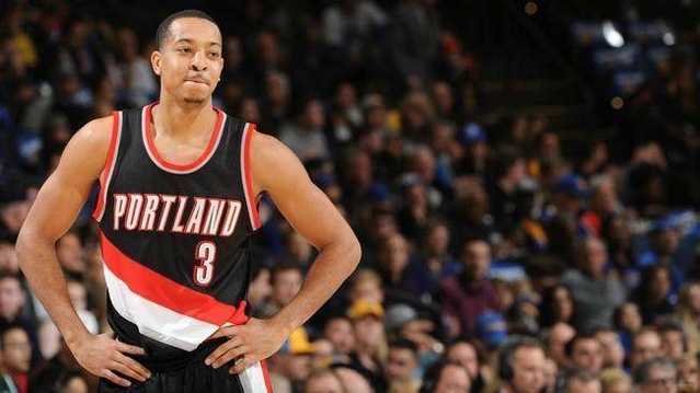 裁判员必须 裁判员必须